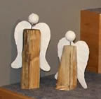 Engel aus Holzscheiten